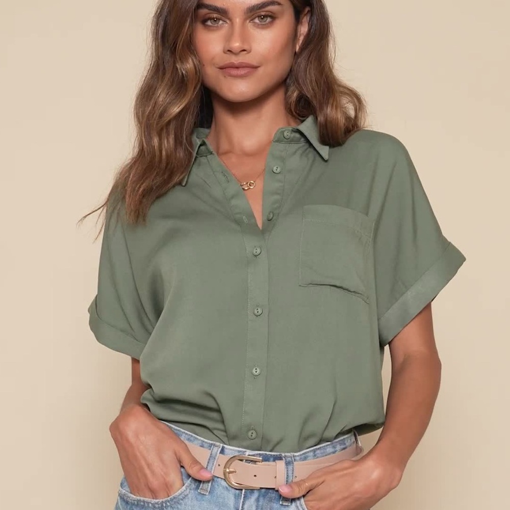 Lulus lightweight button-up - Picture 3 of 4